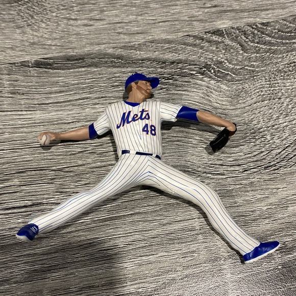 Hallmark | MLB New York Mets: Jacob deGrom (2022) - Keepsake Ornament - Picture 9 of 13